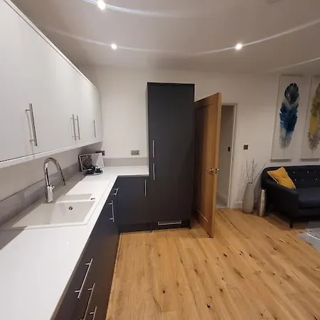 Stylish & Spacious 2 Bed Flat In Strood Rochester Rochester  Exterior photo