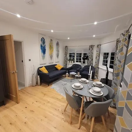 Stylish & Spacious 2 Bed Flat In Strood Rochester Rochester  Exterior photo
