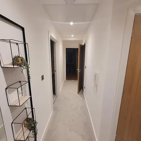 Stylish & Spacious 2 Bed Flat In Strood Rochester Rochester  Exterior photo