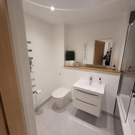 Stylish & Spacious 2 Bed Flat In Strood Rochester Rochester  Exterior photo