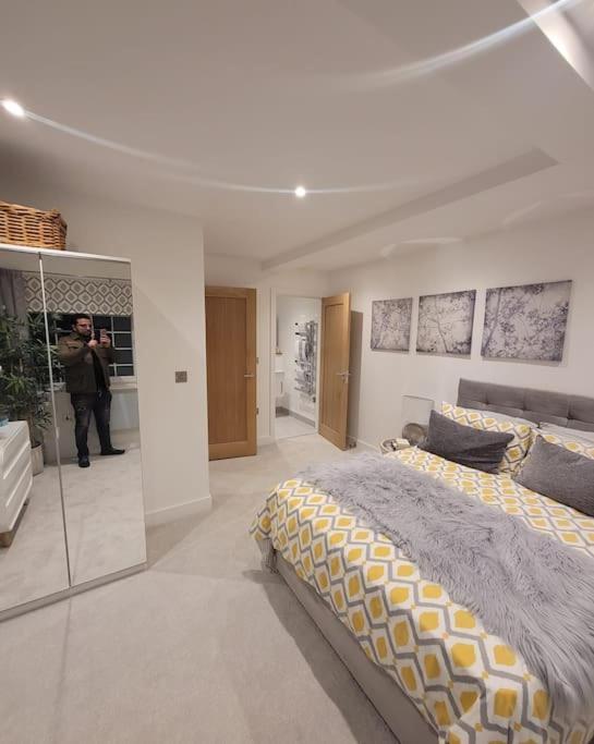 Stylish & Spacious 2 Bed Flat In Strood Rochester * Rochester (Kent)