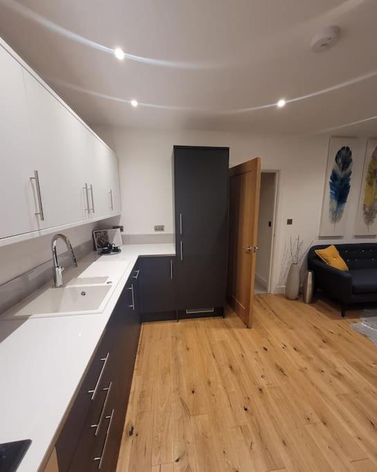 Stylish & Spacious 2 Bed Flat In Strood Rochester Apartment Rochester (Kent)