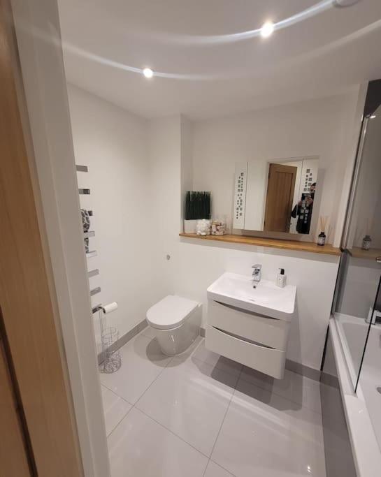 Stylish & Spacious 2 Bed Flat In Strood Rochester Apartment Rochester (Kent)